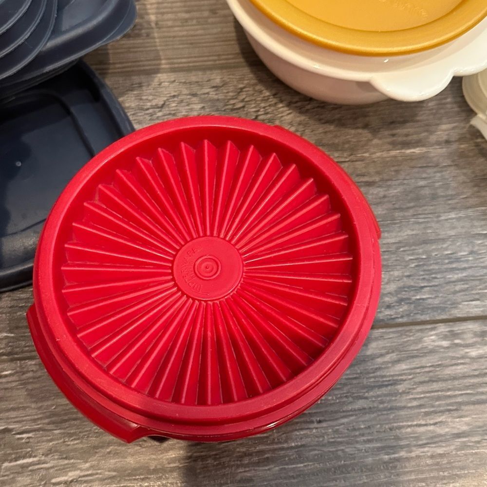 17 Piece Food Storage Container Bundle: Tupperware, Rubbermaid, Lock&Lock - Picture 5 of 14
